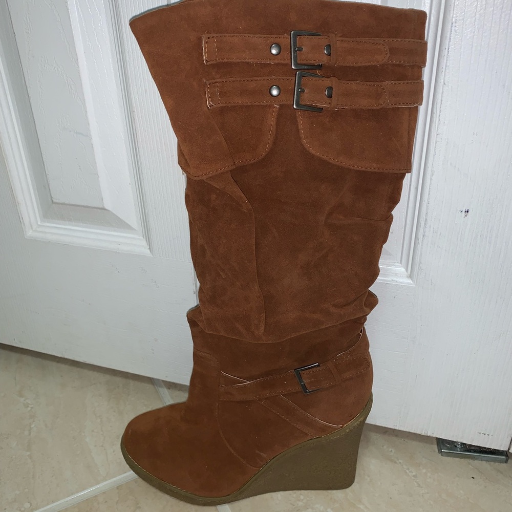 They are cognac Suede